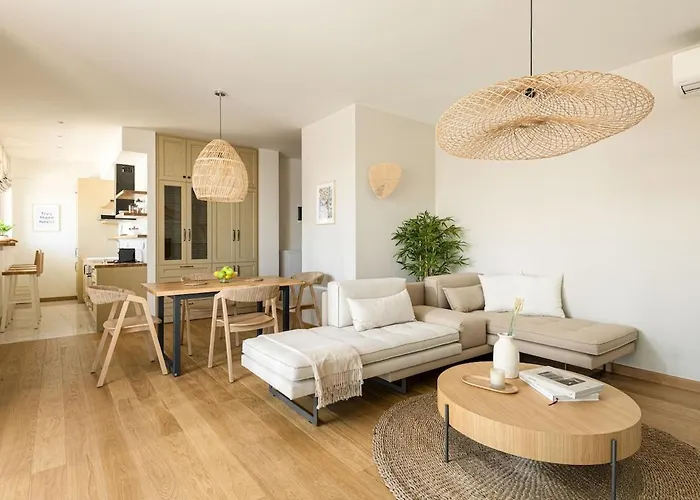 Gorgeous Exclusive Penthouse Next To The Seafront
